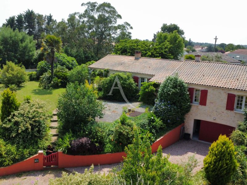 A vendre MAISON  5 PIECES 148 M2 BORD DE MER TALMONT SAINT HILAIRE