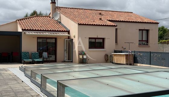 A vendre MAISON  5 PIECES 130 M2 BORD DE MER TALMONT SAINT HILAIRE