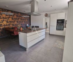 A vendre MAISON  5 PIECES 120 M2 BORD DE MER TALMONT SAINT HILAIRE