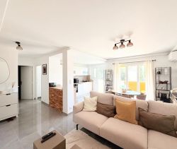 A louer APPARTEMENT T2 50 M2 BORD DE MER CAGNES SUR MER