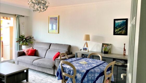 A louer APPARTEMENT T3 64 M2 TERRASSE BORD DE MER CAGNES SUR MER