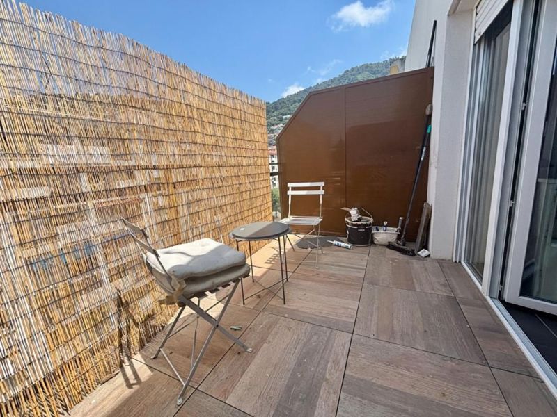 A vendre STUDIO  25 M2 TERRASSE BORD DE MER NICE