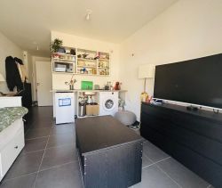 A vendre STUDIO  25 M2 TERRASSE BORD DE MER NICE