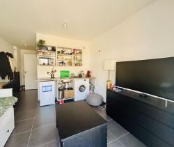 A vendre STUDIO  25 M2 TERRASSE BORD DE MER NICE