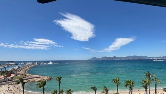 A louer APPARTEMENT DE PRESTIGE T3 84 M2 TERRASSE VUE MER CANNES