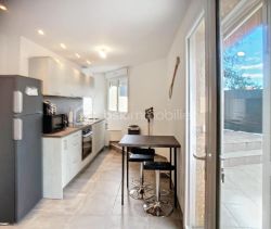 A louer STUDIO  26 M2 TERRASSE BORD DE MER PIETROSELLA