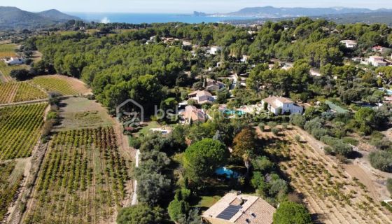 A louer MAISON  6 PIECES 242 M2 BORD DE MER SAINT CYR SUR MER