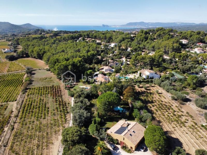 A louer MAISON  6 PIECES 242 M2 BORD DE MER SAINT CYR SUR MER