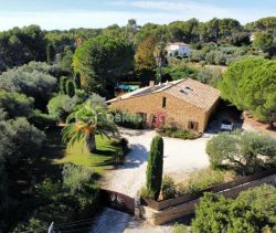 A louer MAISON  6 PIECES 242 M2 BORD DE MER SAINT CYR SUR MER