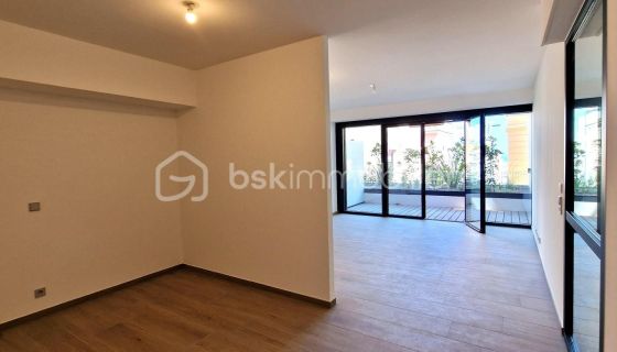 A louer STUDIO NEUF  40 M2 TERRASSE BORD DE MER BEAUSOLEIL