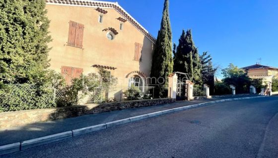 A louer MAISON  7 PIECES 129 M2 BORD DE MER SAINT RAPHAEL