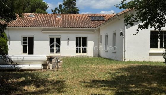 A louer MAISON  DE MAîTRE  SAINT SEURIN SUR L ISLE