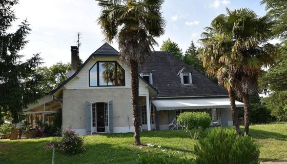 A louer MAISON  8 PIECES 240 M2  MOURENX