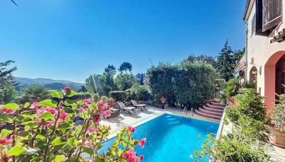A louer MAISON  7 PIECES 232 M2 BORD DE MER MOUGINS