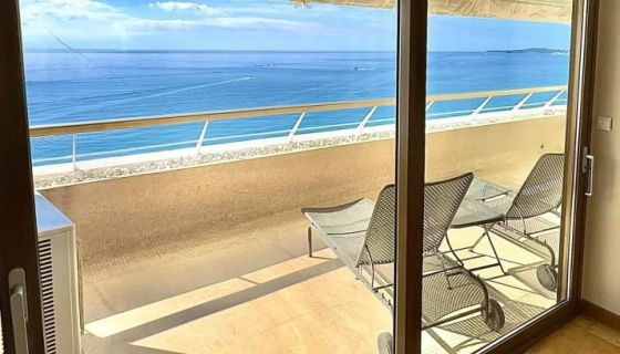 A louer APPARTEMENT T4 110 M2 TERRASSE PIEDS DANS L'EAU VILLENEUVE LOUBET