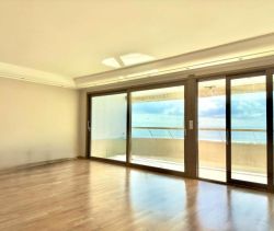 A louer APPARTEMENT T4 110 M2 TERRASSE PIEDS DANS L'EAU VILLENEUVE LOUBET