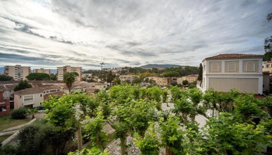 A louer APPARTEMENT DUPLEX T3 65 M2 TERRASSE BORD DE MER LE CANNET