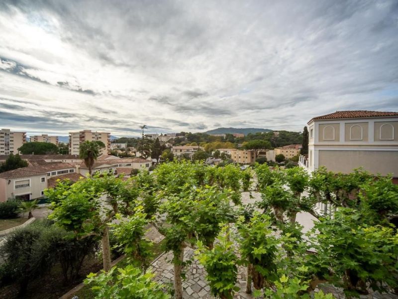 A louer APPARTEMENT DUPLEX T3 65 M2 TERRASSE BORD DE MER LE CANNET