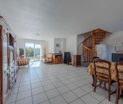 A louer MAISON  4 PIECES 76 M2 BORD DE MER LEUCATE