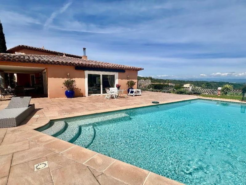 A louer MAISON  6 PIECES 220 M2 BORD DE MER SAINT AYGULF