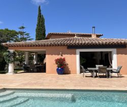 A louer MAISON  6 PIECES 220 M2 BORD DE MER SAINT AYGULF