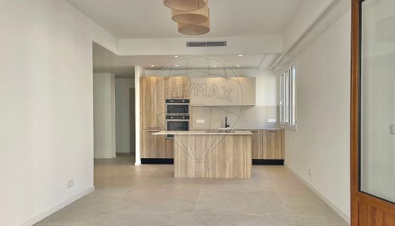 A vendre APPARTEMENT T3 75 M2 TERRASSE BORD DE MER NICE