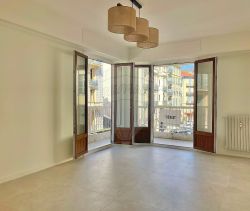 A vendre APPARTEMENT T3 75 M2 TERRASSE BORD DE MER NICE
