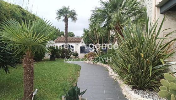 A louer MAISON  DE MAîTRE BORD DE MER SAUJON