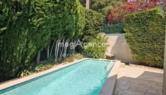 A louer MAISON  DE MAîTRE BORD DE MER SANARY SUR MER