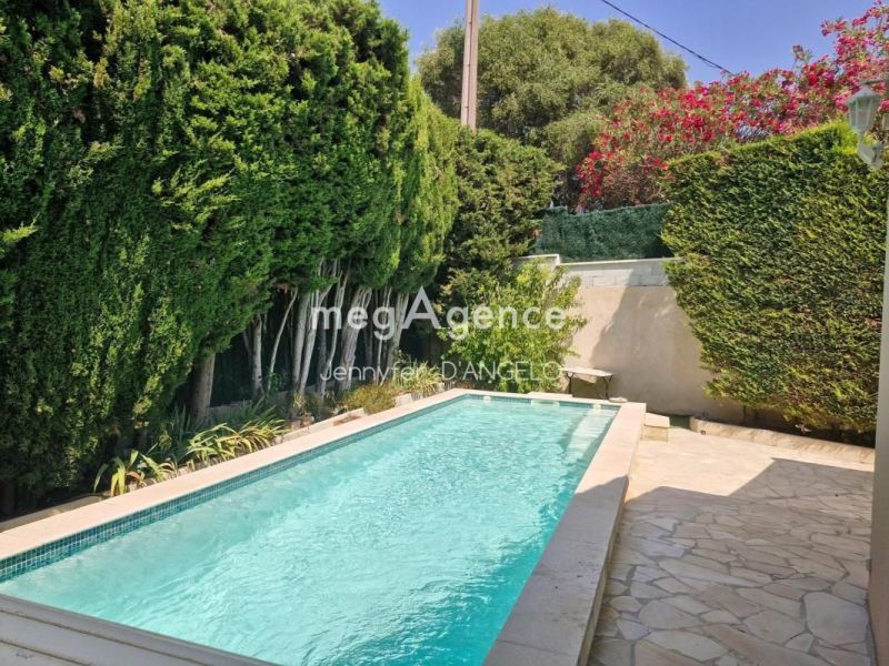 A louer MAISON  DE MAîTRE BORD DE MER SANARY SUR MER
