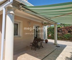 A louer MAISON  DE MAîTRE BORD DE MER SANARY SUR MER