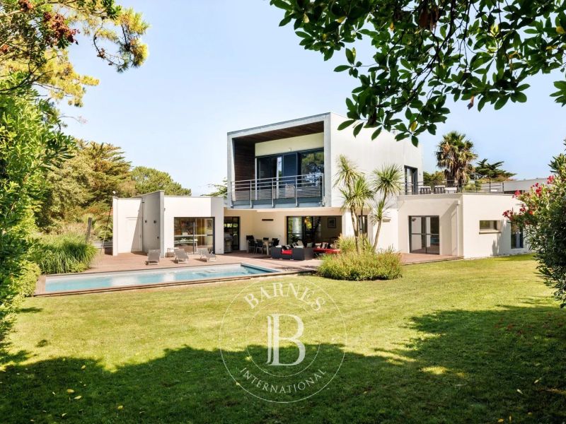 A vendre TRES BELLE MAISON CONTEMPORAINE 8 PIECES 390 M² MER ET GOLF ANGLET CHIBERTA