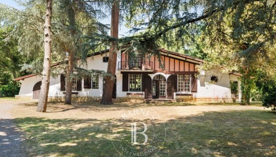 A vendre VILLA DE CHARME 7 PIECES 230 M² SUR LE GOLF HOSSEGOR