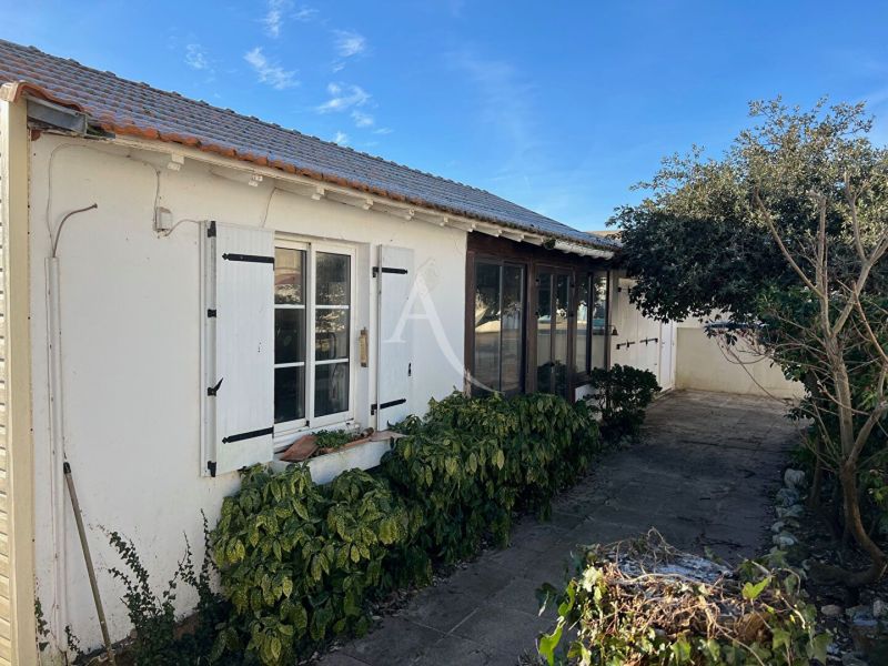 A vendre MAISON  5 PIECES 85 M2 BORD DE MER LONGEVILLE SUR MER