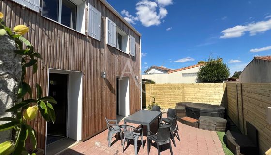 A vendre MAISON  4 PIECES 80 M2 BORD DE MER LONGEVILLE SUR MER