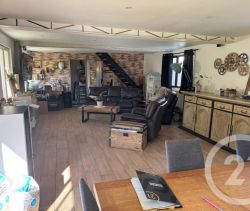 A vendre LONGèRE  7 PIECES 150 M2  NAMPONT