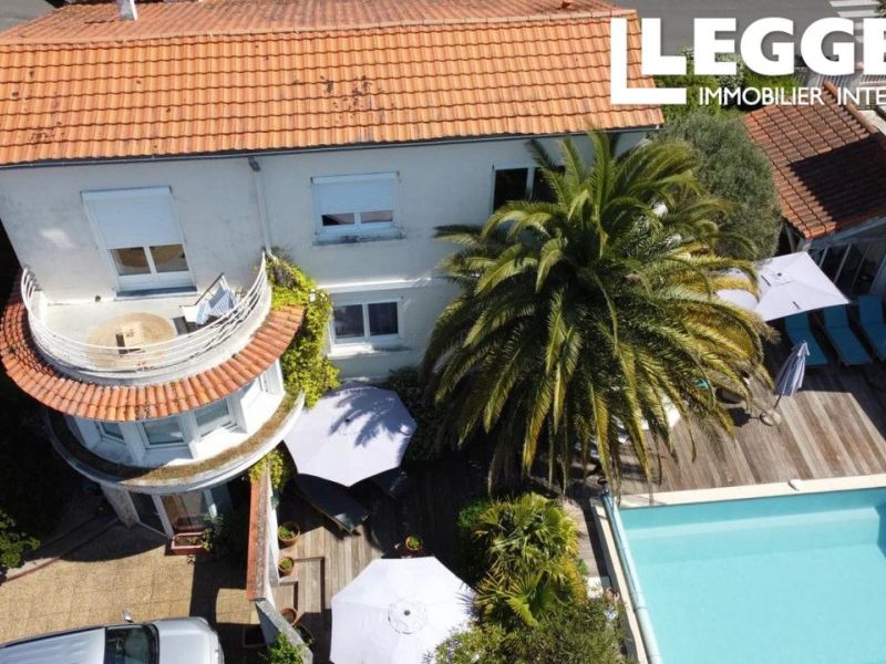 A louer MAISON  8 PIECES 250 M2 BORD DE MER ROYAN