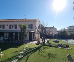 A louer MAISON  5 PIECES 234 M2  AIX EN PROVENCE