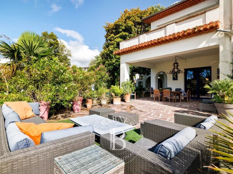 A vendre SUPERBE APPARTEMENT 167 M² JARDIN PRIVATIF ANGLET