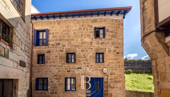 A vendre MAGNIFIQUE MAISON 20 PIECES 280 M² VIEILLE VILLE HONDARRIBIA
