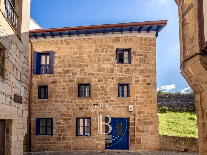 A vendre MAGNIFIQUE MAISON 20 PIECES 280 M² VIEILLE VILLE HONDARRIBIA