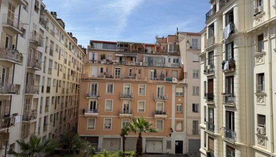 A louer APPARTEMENT T2 45 M2 BORD DE MER NICE