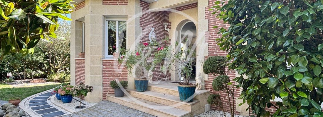 For sale charming 5-room villa with swimming pool in Andernos-les-Bains