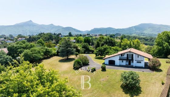 A vendre MAISON 170 M² UN HECTARE AVEC VUE MONTAGNES URRUGNE