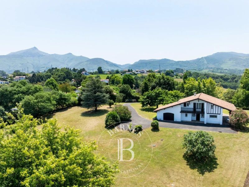 A vendre MAISON 170 M² UN HECTARE AVEC VUE MONTAGNES URRUGNE