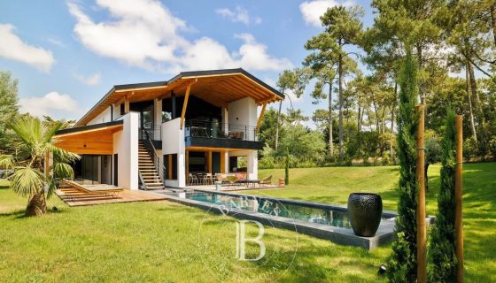 A vendre SUPERBE MAISON CONTEMPORAINE 6 PIECES 220 M² ANGLET CHIBERTA