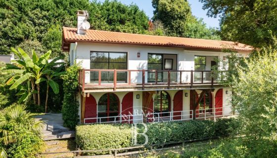 A vendre MAISON  200 M² CIBOURE
