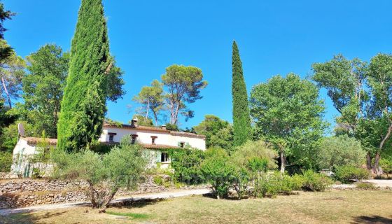 A vendre MAISON  5 PIECES 162 M2  LORGUES Village