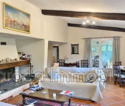 A vendre MAISON  5 PIECES 162 M2  LORGUES Village