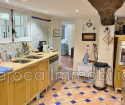 A vendre MAISON  5 PIECES 162 M2  LORGUES Village